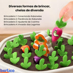 Base da MiniHorta Kids com vegetais coloridos encaixados. Brinquedo Montessori que simula cultivo e incentiva o aprendizado