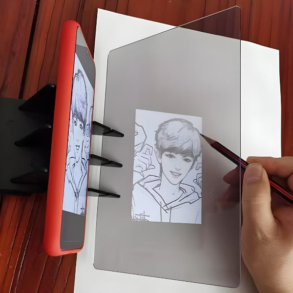 CopyDraw Pro com imagem refletida da tela do celular. Permite copiar qualquer figura com facilidade e segurança