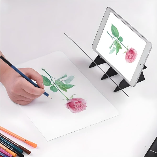 Desenho sendo copiado com a lente CopyDraw Pro. Ideal para aprender a desenhar formas, personagens e letras