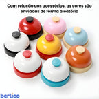 FaceMix em uso com diferentes combinações de expressões faciais. Estimula criatividade e percepção emocional nas crianças