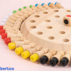 Kit completo do MemoGenius com tabuleiro, pinos e dado. Brinquedo compacto e ideal para levar em viagens e escolas